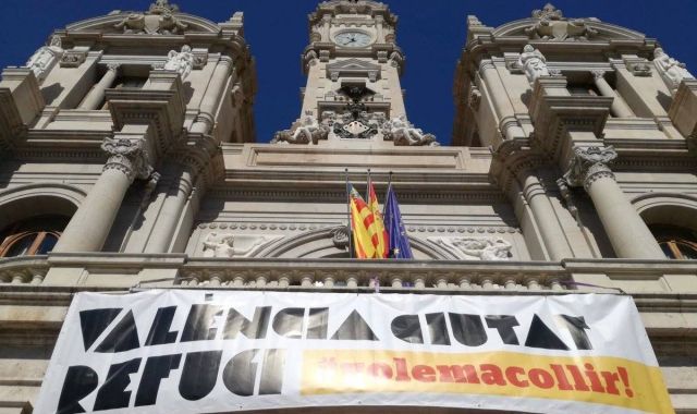 L'Ajuntament de València ha penjat una pancarta en honor al vaixell Aquarius | Ajuntament de València