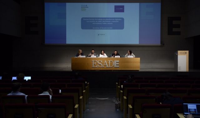 Imatge de la taula rodona celebrada a Esade