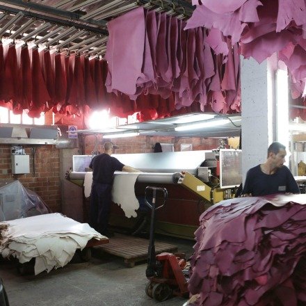Interior de la fàbrica de Curtidos Badia a Igualada Interior de la fàbrica de Curtidos Badia a Igualada