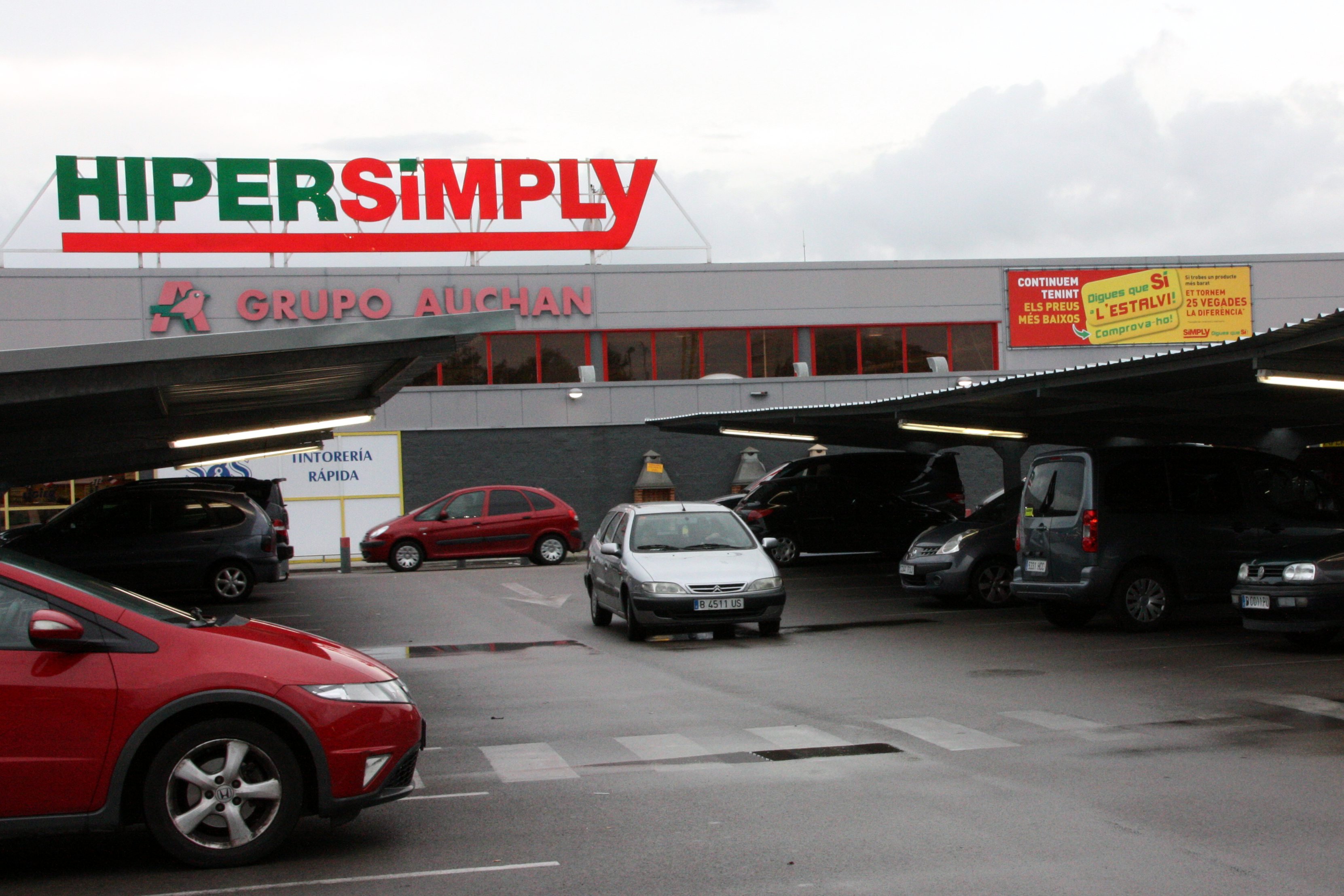 graUna gran superfície HiperSimply de Vilanova i la Geltrú