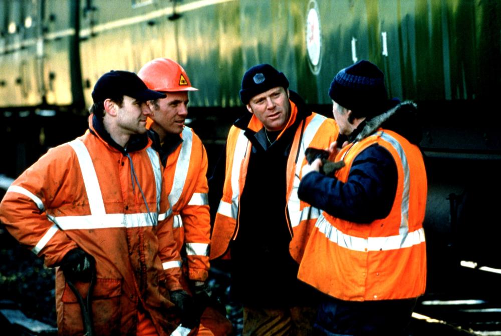 'La cuadrilla' de Ken Loach s'entén com una crítica a la precarietat del sector del ferrocarril britànic a la dècada dels 90 'La cuadrilla' de Ken Loach s'entén com una crítica a la precarietat del sector del ferrocarril britànic a la dècada dels 90
