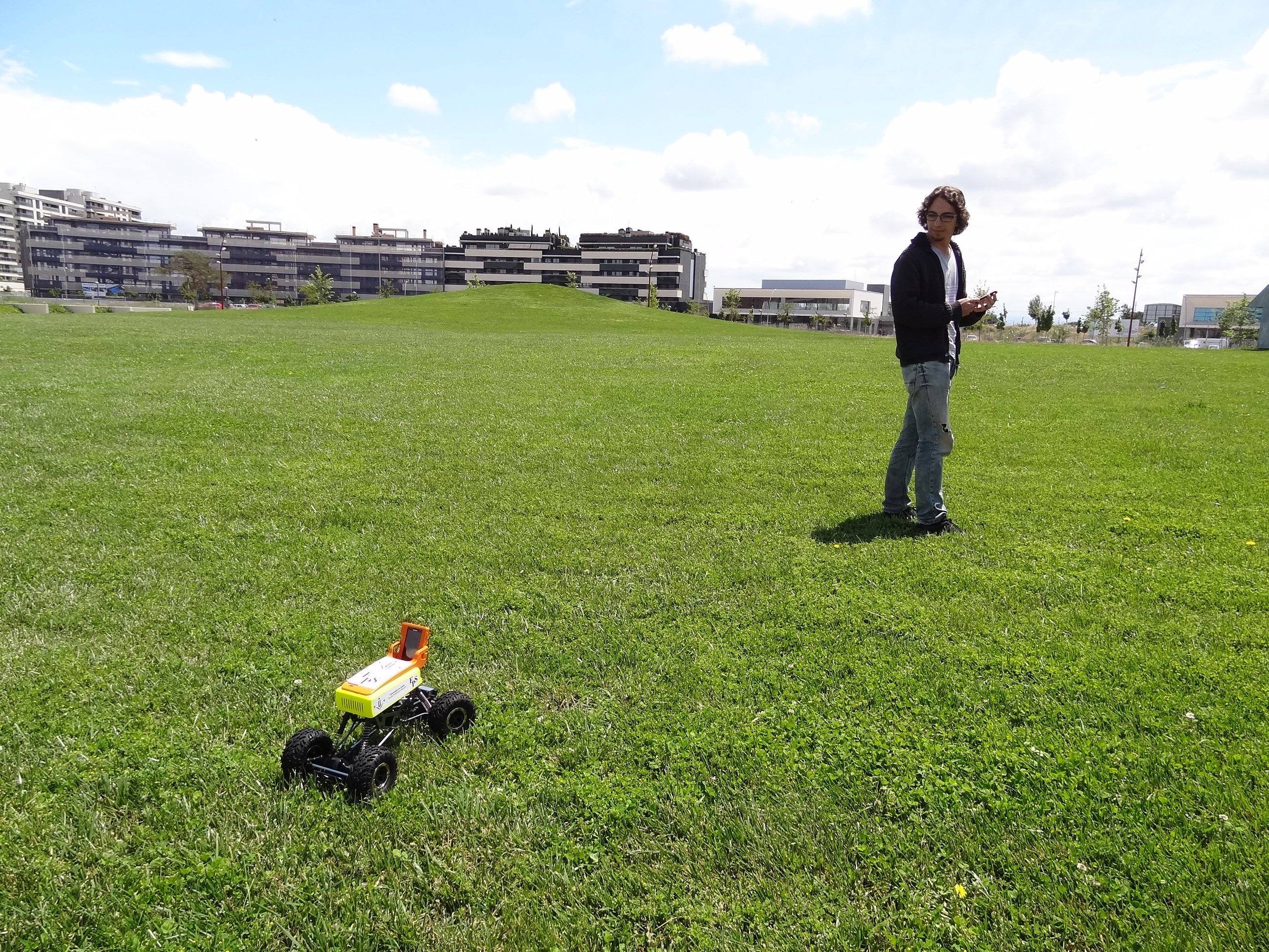 Proves del prototip de robot creat per estudiants de la UdL al campus de Cappont Proves del prototip de robot creat per estudiants de la UdL al campus de Cappont