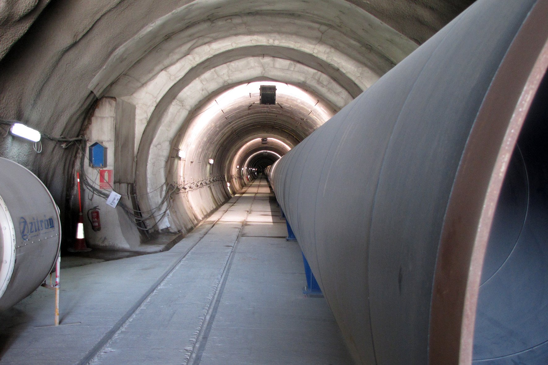 Túnel i canonada de connexió de les xarxes d'aigües del Ter i el Llobregat, a Collserola Túnel i canonada de connexió de les xarxes d'aigües del Ter i el Llobregat, a Collserola