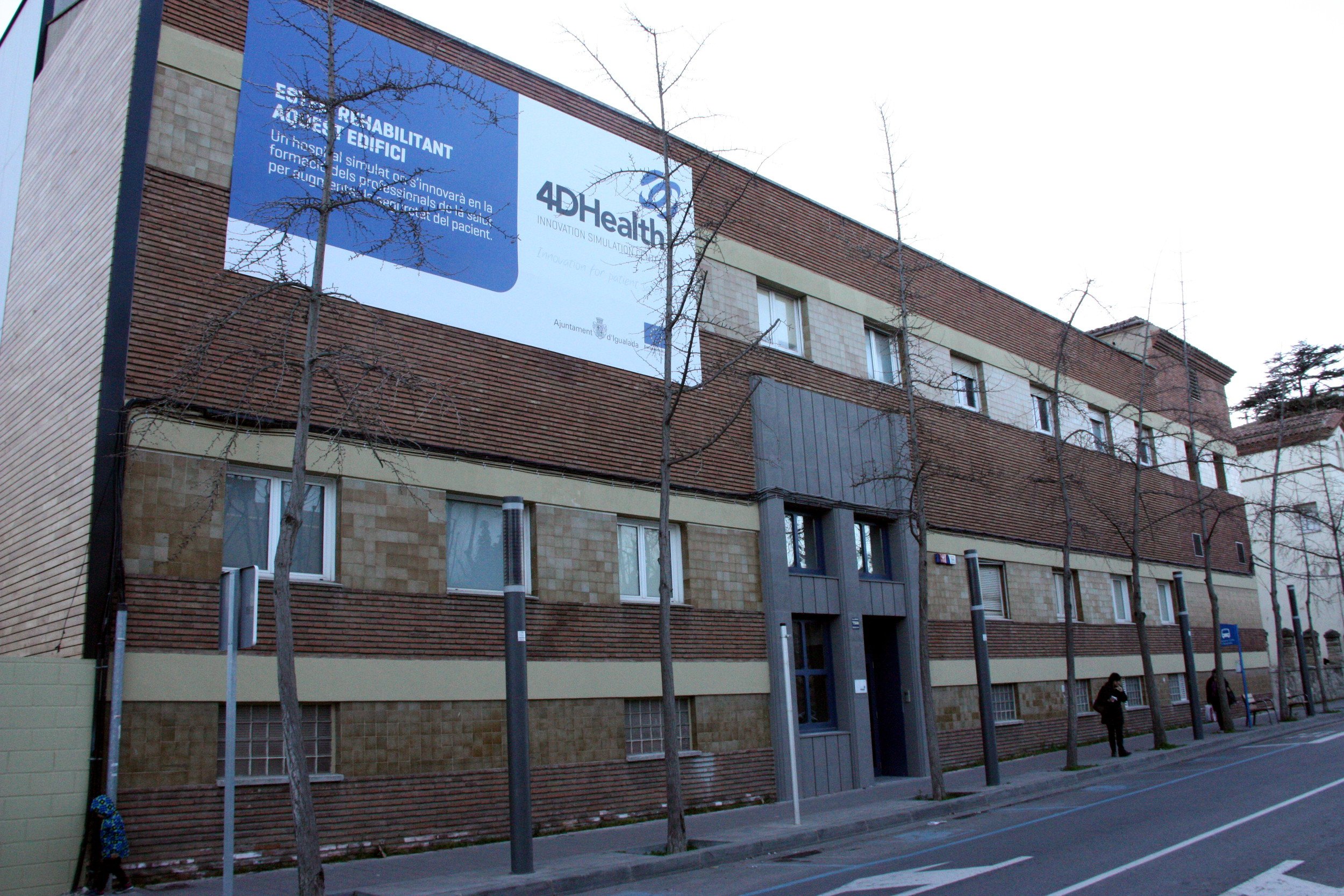 Vista exterior del antiguo hospital de Igualada que ahora acoge el 4D Health