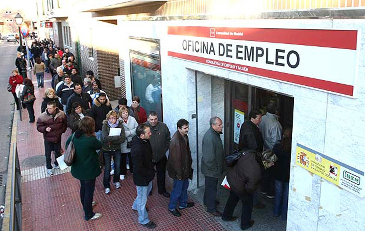 A Espanya hi ha encara més de quatre milions de persones aturades