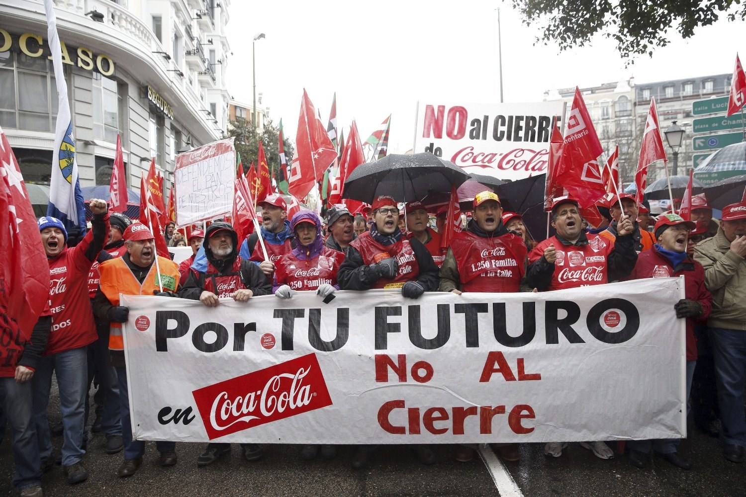 Els treballadors de Coca-cola es manifesten contra l'ERO