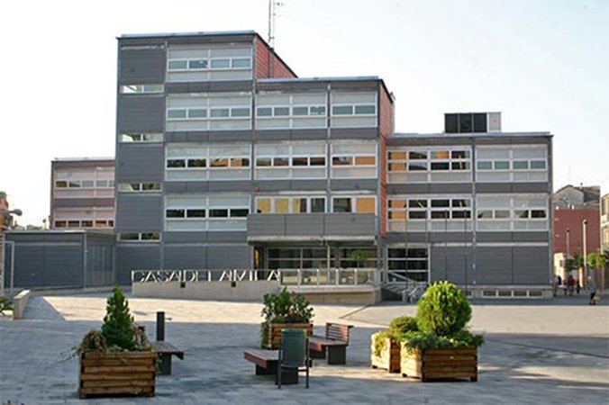 Façana de l'Ajuntament de Santa Perpetua de Mogoda