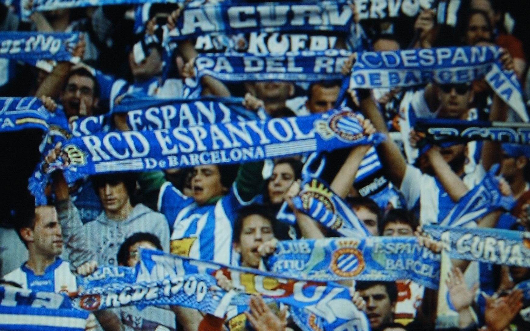 La afición del RCD Espanyol vive un sentimiento generalizado de colectividad que permite iniciativas como Negocios Pericos La afición del RCD Espanyol vive un sentimiento generalizado de colectividad que permite iniciativas como Negocios Pericos