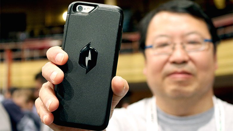 La funda que sencarrega de recarregar el mòbil La funda que sencarrega de recarregar el mòbil