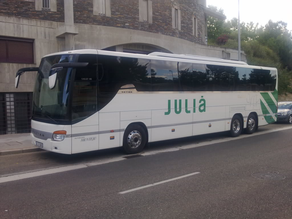Un autocar del grup Julià Un autocar del grup Julià