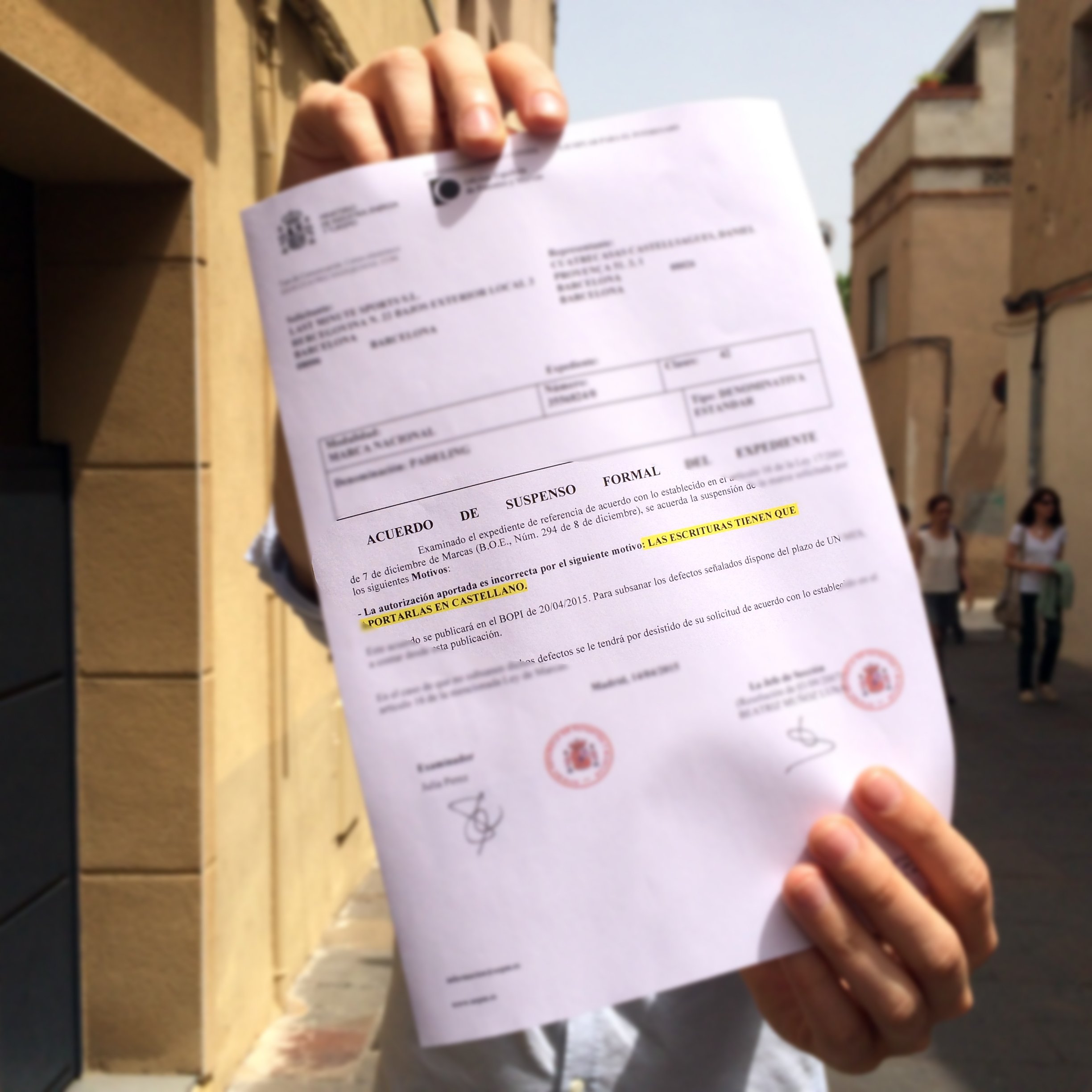 Tant la sol·licitud com els altres documents que shan de presentar a lOficina Espanyola de Patents i Marques han destar redactats en castellà Tant la sol·licitud com els altres documents que shan de presentar a lOficina Espanyola de Patents i Marques han destar redactats en castellà