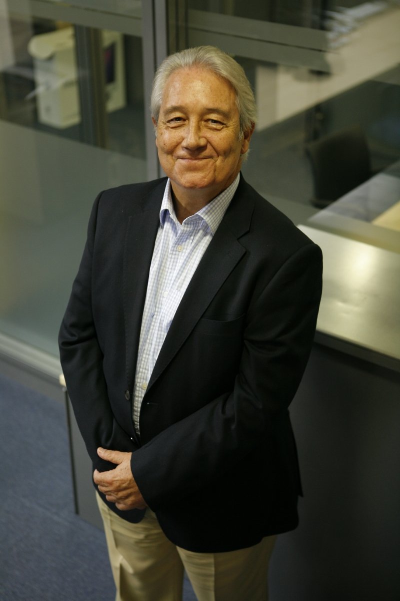 Agustí de Uribe-Salazar, habitual de la secció dOpinió, ha rebut el Premi Nacional de Comunicació 2015 Agustí de Uribe-Salazar, habitual de la secció dOpinió, ha rebut el Premi Nacional de Comunicació 2015