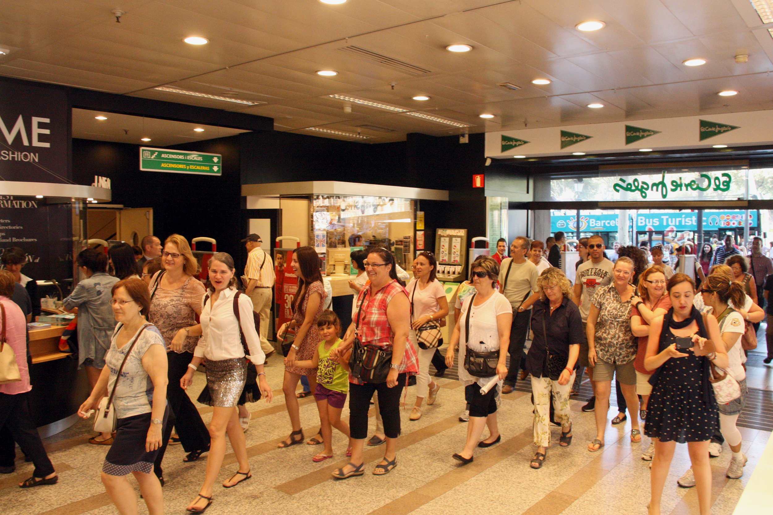 Els centres comercials refrigerats són una de les maneres de combatre la calor