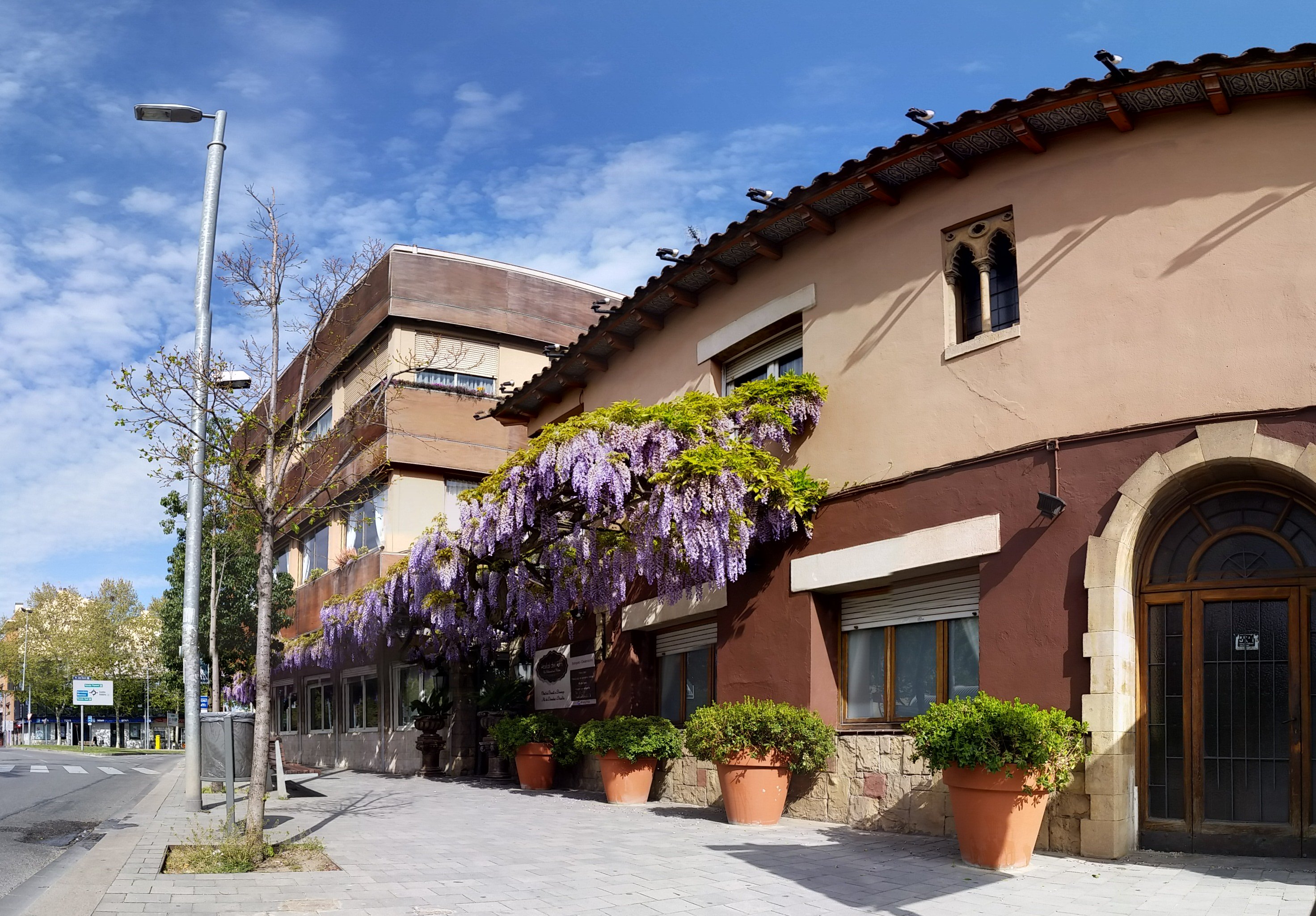 L'Hostal del Fum està situat a l'entrada del centre de Terrassa des del 1872 L'Hostal del Fum està situat a l'entrada del centre de Terrassa des del 1872