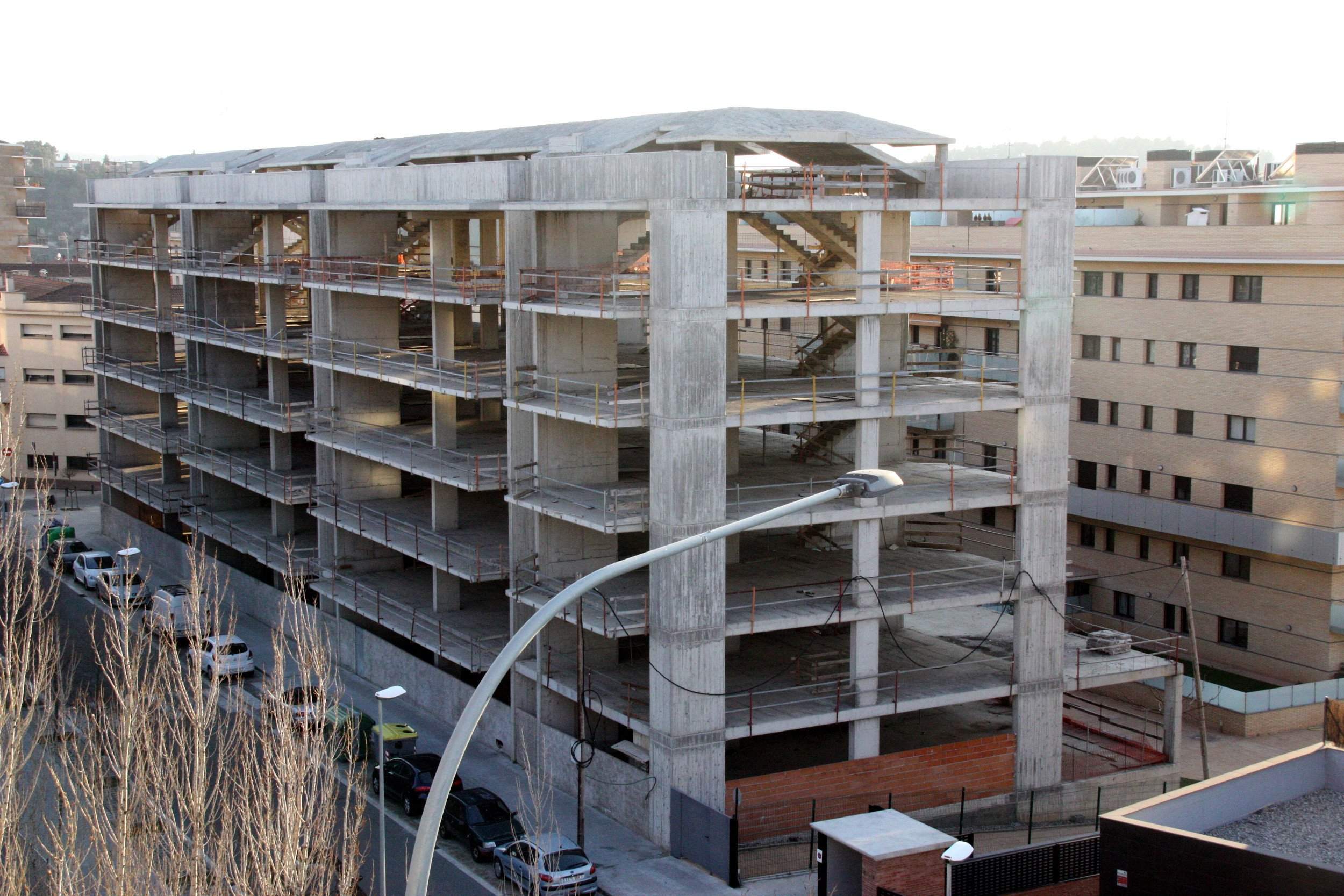 Imatge d'un edifici en construcció a la ciutat de Manresa 