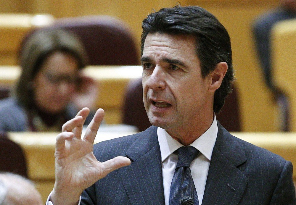 El ministre d'Indústria al Senat