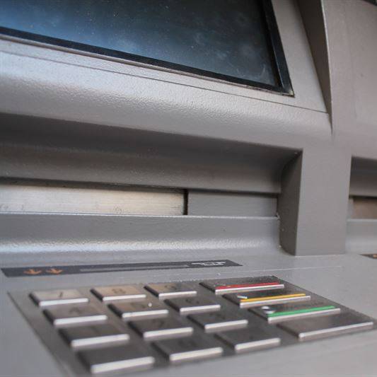 La gran banca començarà a cobrar per treure diners als caixers La gran banca començarà a cobrar per treure diners als caixers
