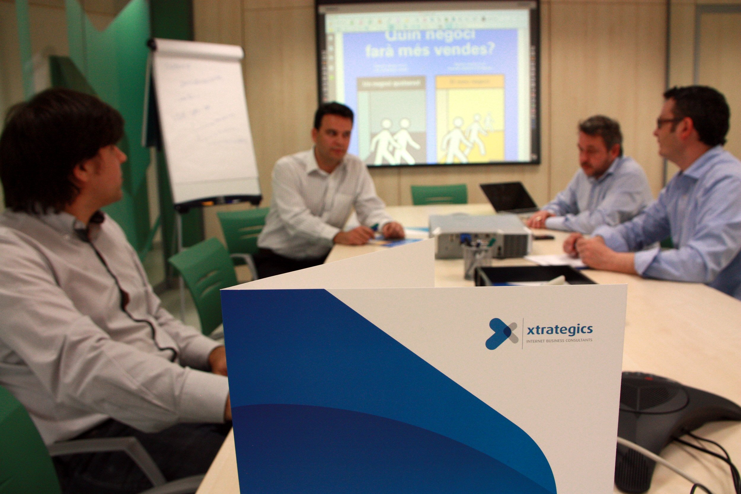 Els quatre impulsors de Xtrategics.com reunits a la seu