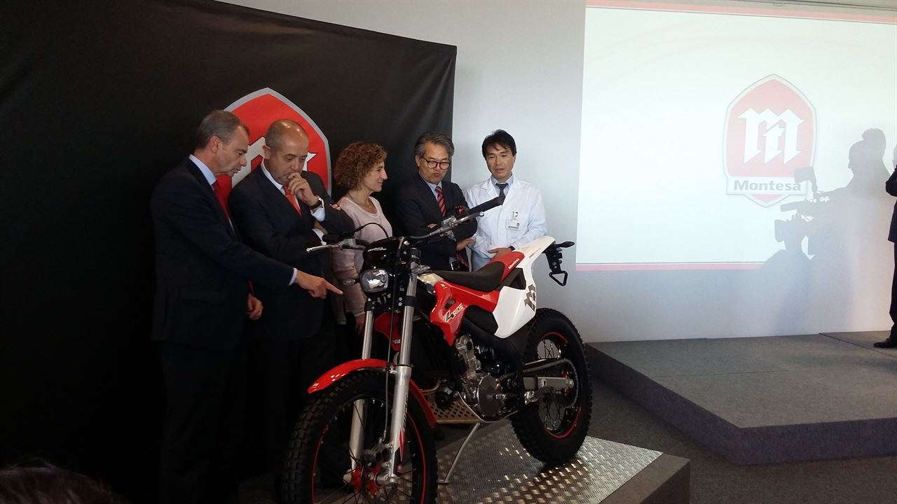 Imatge de la presentació del nou model de motocicleta 4Ride