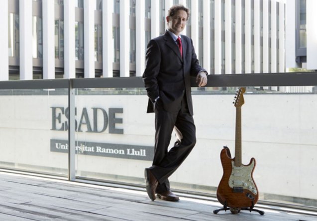 Salva López, professor d'Esade, fa la primere conferència al centre d'emprenedoria de Salou Salva López, professor d'Esade, fa la primere conferència al centre d'emprenedoria de Salou