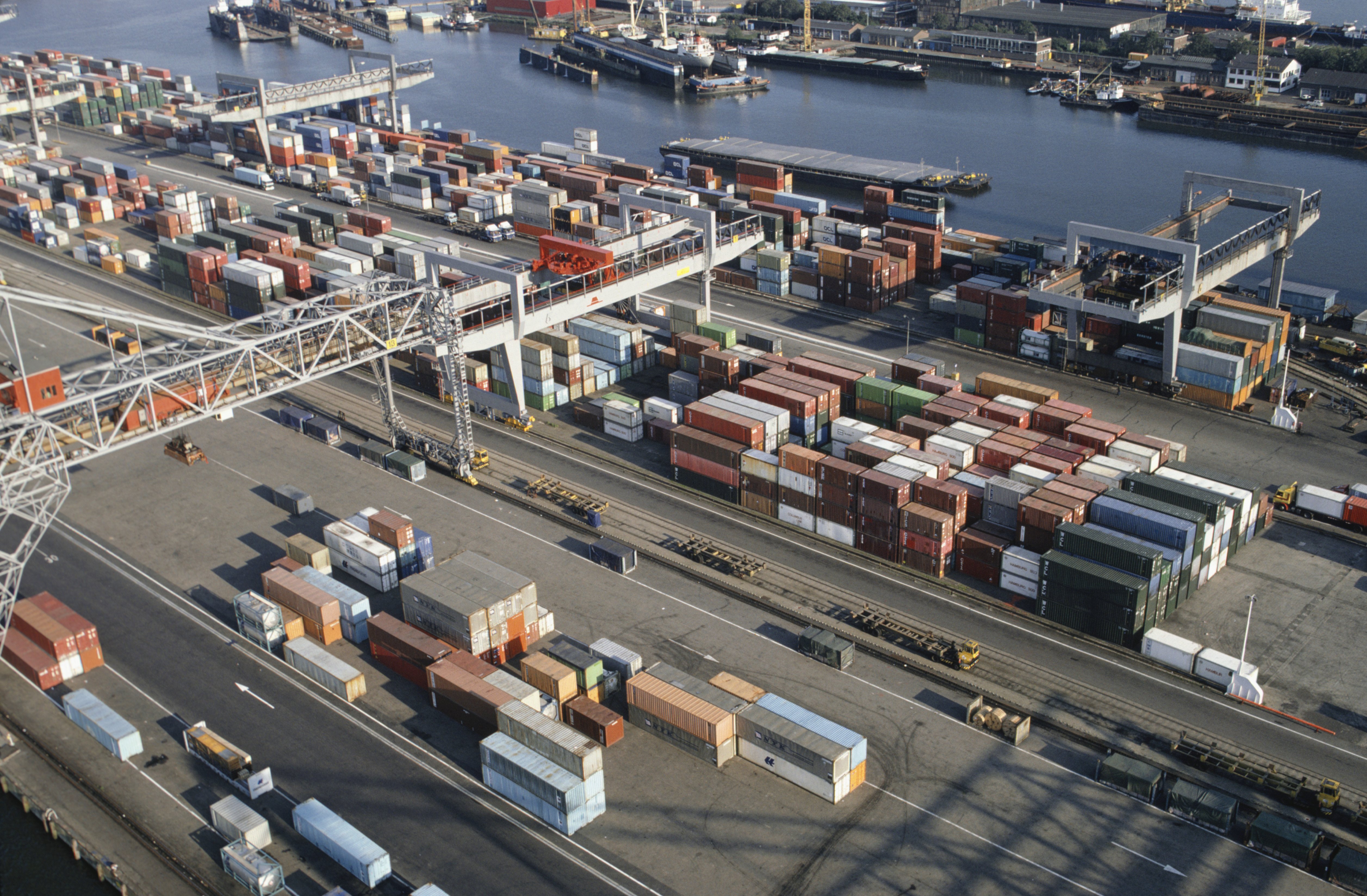 El port de Rotterdam és l'emblema de la potència holandesa en el transport marítim de mercaderies El port de Rotterdam és l'emblema de la potència holandesa en el transport marítim de mercaderies