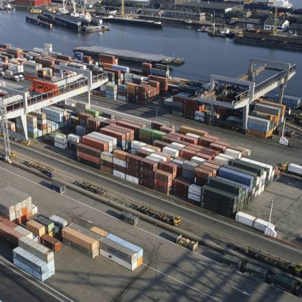 The port of Rotterdam is emblematic of Dutch pre-eminence in the maritime transport of goods The port of Rotterdam is emblematic of Dutch pre-eminence in the maritime transport of goods