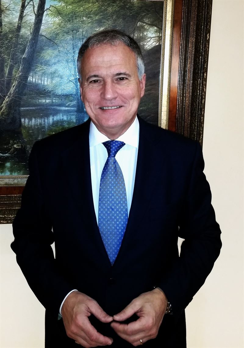 Bou, president de l'associació, Bou, president d'una empresa familiar dedicada al pa i a les fleques