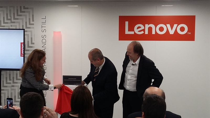 Puig durant la innauguració del centre de Lenovo Puig durant la innauguració del centre de Lenovo