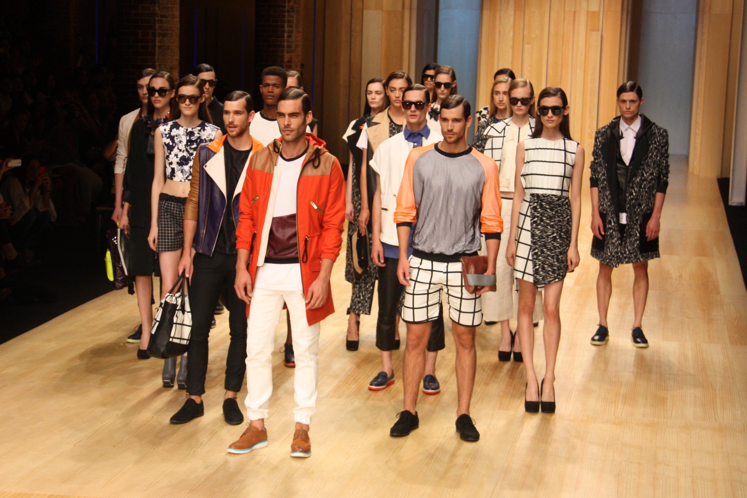 Un momento del desfile de Pablo Erroz a la 14a edición del 080 Barcelona Fashion, con el modelo Jon Kortajarena