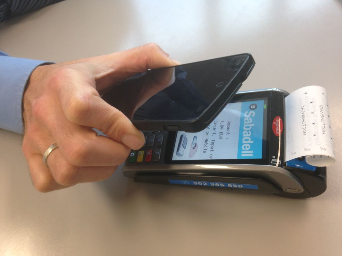 El Banc Sabadell proposa una eina per pagar amb el telèfon mòbil El Banc Sabadell proposa una eina per pagar amb el telèfon mòbil