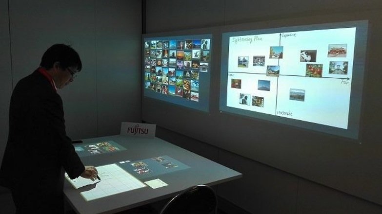 Fujitsu ha equipado la sala con diferentes proyectors y sensores Fujitsu ha equipado la sala con diferentes proyectors y sensores