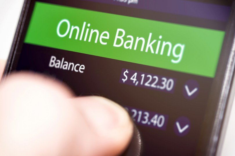 Les entitats financeres es llancen a la carrera digital Les entitats financeres es llancen a la carrera digital
